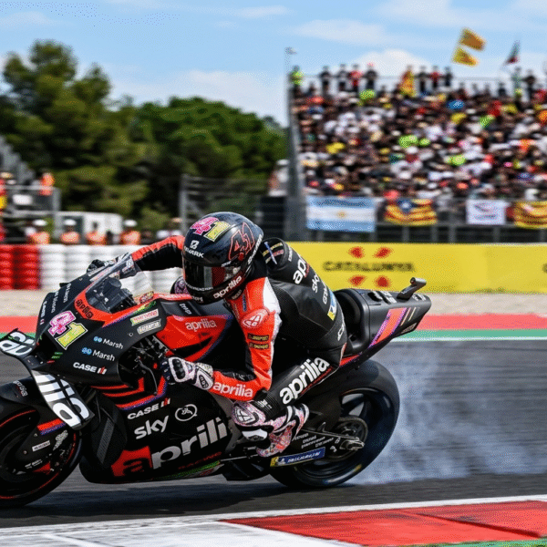 Silencio en Sepang: Aleix Espargaró sufre una dura caída en plena reconstrucción